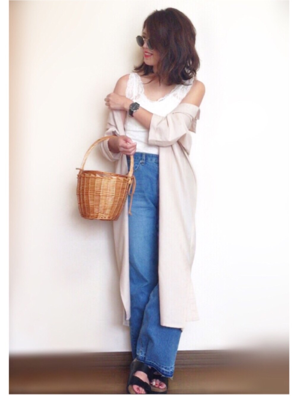 「休日スタイル、大人カジュアル、ロングシャツ、レーストップス、ワイドデニム、ワイドパンツ、birkenstock、gooutwith、ARIZONA、シャツワンピ」｜「EGOISTのカットオフワイドデニムパンツ（デニムパンツ、ブルー系）」を使った、Miiさん（レディース・159cm）の夏コーディネートの1枚目の写真