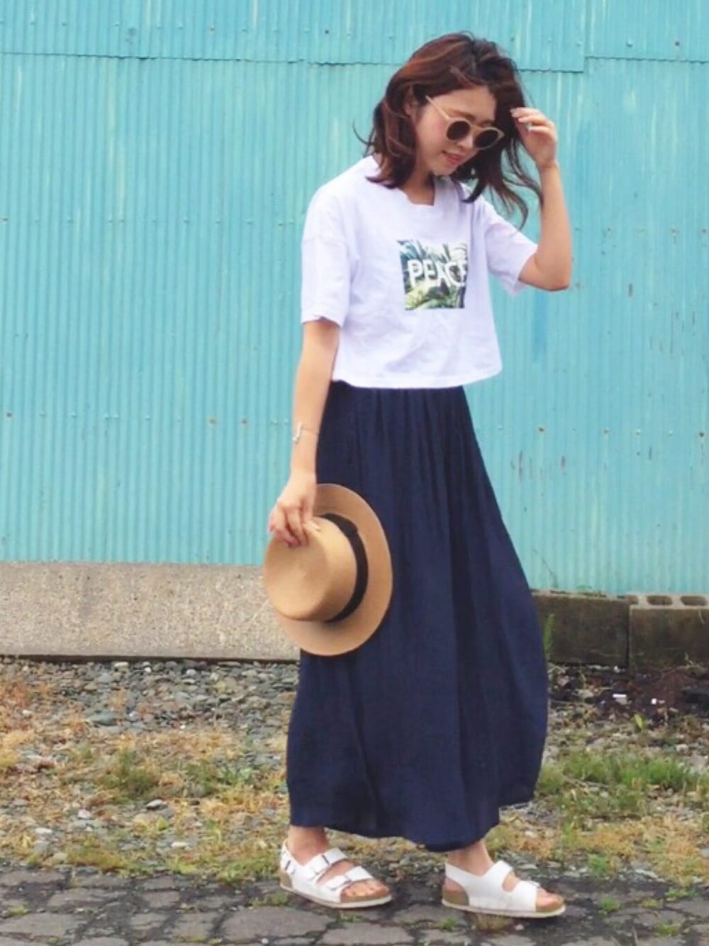 「カジュアル、summer、ゆるコーデ、プチプラ、シンプル、白Tシャツ、ロゴT、スカーチョ、ガウチョパンツ、カンカン帽」｜「EGOISTのPEACEフォト短丈Ｔ（Tシャツ/カットソー、ホワイト系）」を使った、Miiさん（レディース・159cm）の夏コーディネートの1枚目の写真