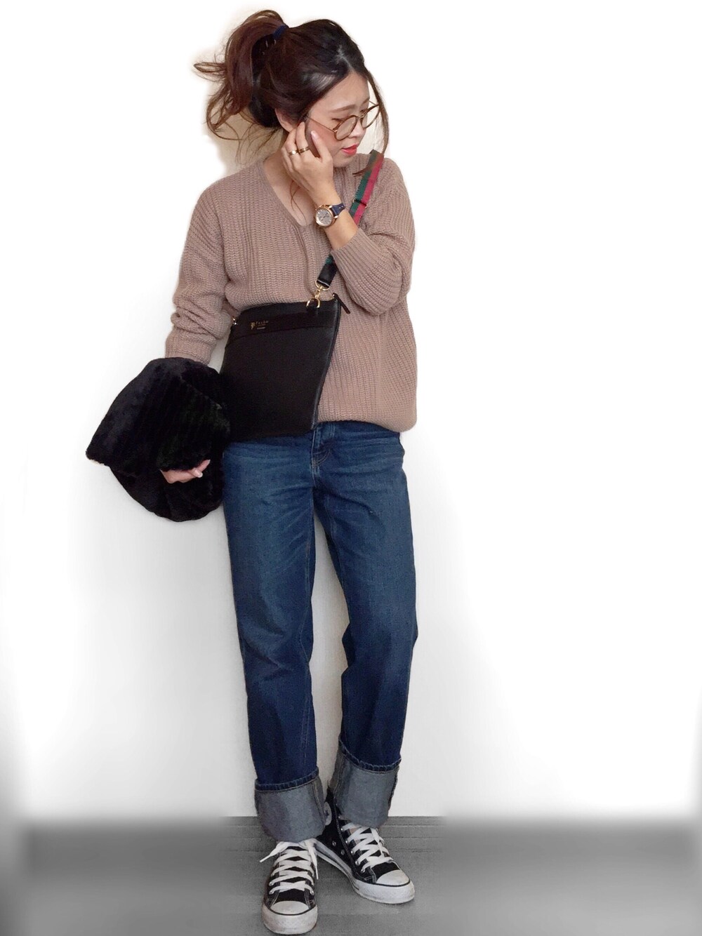 「Furbodesign、Fossil、FOSSILSTYLE、wfossil、休日スタイル、大人カジュアル、ゆるコーデ、プチプラ、ゆるニット、デニム」｜「Pierrotの【ゆるっとざっくり】Vネック畦編みニットトップス（ニット/セーター、ベージュ系）」を使った、Miiさん（レディース・159cm）の秋コーディネートの1枚目の写真