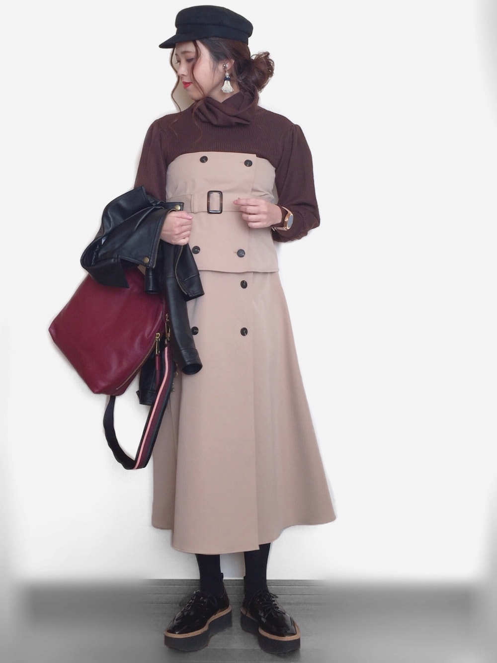 「Fossil、FOSSILSTYLE、sheson、セットアップ、ビスチェ、トレンチスカート、トレンチ、トレンチワンピ、厚底シューズ、パフスリーブ」｜「URBAN RESEARCH Sonny LabelのSonny Label スェードマリンキャップ（キャスケット、ブラック系）」を使った、Miiさん（レディース・159cm）の冬コーディネートの1枚目の写真