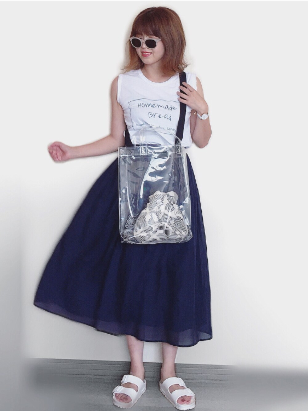 「SonnyLabel、サニーレーベル、birkenstock、ARIZONA、EVAサンダル、ビルケンシュトック、ノースリーブ、ロゴT、フレアスカート、クリアバッグ」｜「URBAN RESEARCH Sonny Labelのウエストギャザースパンボイルスカート（スカート、ブルー系）」を使った、Miiさん（レディース・159cm）の夏コーディネートの1枚目の写真