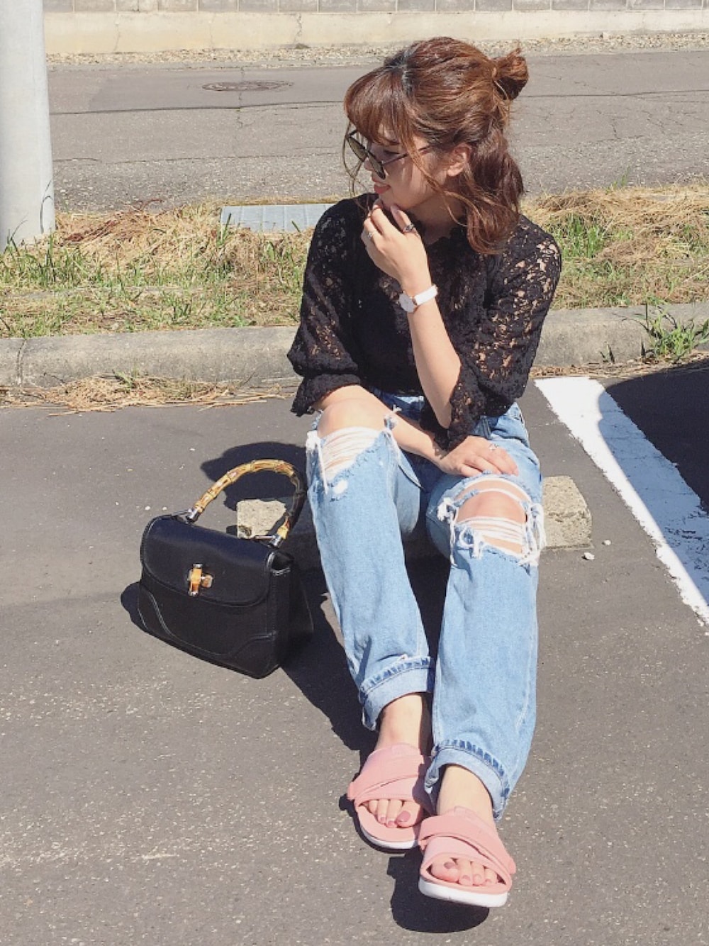 「夏セールで買いました、SENSEOFPLACE、センスオブプレイス、fitflop、ハイネック、レース、レーストップス、ダメージデニムパンツ、甘辛mix、バンブーハンドル」｜「SENSE OF PLACE by URBAN RESEARCHのハイネックレーストップス(7分袖)（シャツ/ブラウス、ブラック系）」を使った、Miiさん（レディース・159cm）の夏コーディネートの1枚目の写真