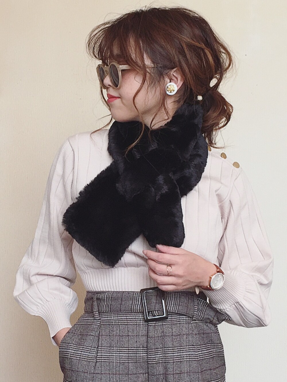 「fun&daily、Rougevif、rougeviflacle、atstagram_m、atscelta、ティペット、ファーティペット、チェックパンツ、フォッシル、FOSSILSTYLE」｜「Fun & DailyのF&D : リサイクルファーティペット（ストール/ショール、ブラック系）」を使った、Miiさん（レディース・159cm）の秋コーディネートの1枚目の写真