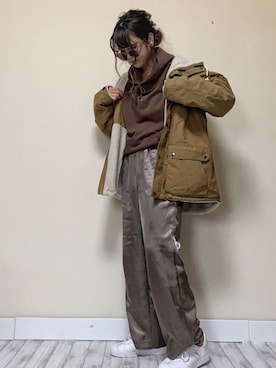 「サテンパンツ」｜「アイテム（マウンテンパーカー）」を使った、Miiさん（レディース・159cm）の秋コーディネート