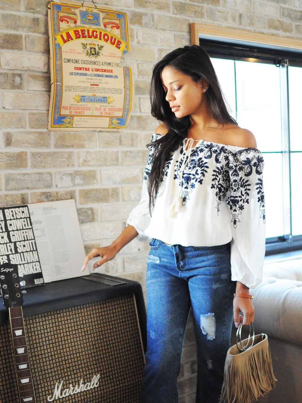 「http://www.glamcity.jp/」｜「glam cityのお花刺繍のタッセル付フレアブラウス（シャツ/ブラウス、ブラック系）」を使った、glamcity STAFFさん（レディース・163cm）の春コーディネートの1枚目の写真