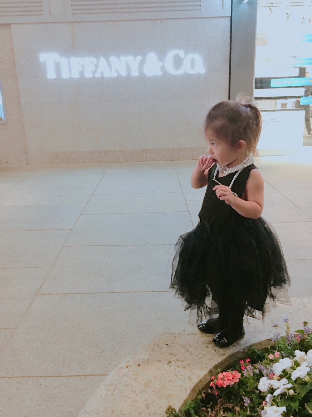 「wearhalloween2017、costume、tiffany、kids、littleblackdress、GOWN、dressup、Cute、dress」｜「babyGAPのアイテム（ドレスシューズ、ブラック系）」を使った、Hello Annieさん（キッズ・74cm）の秋コーディネートの1枚目の写真