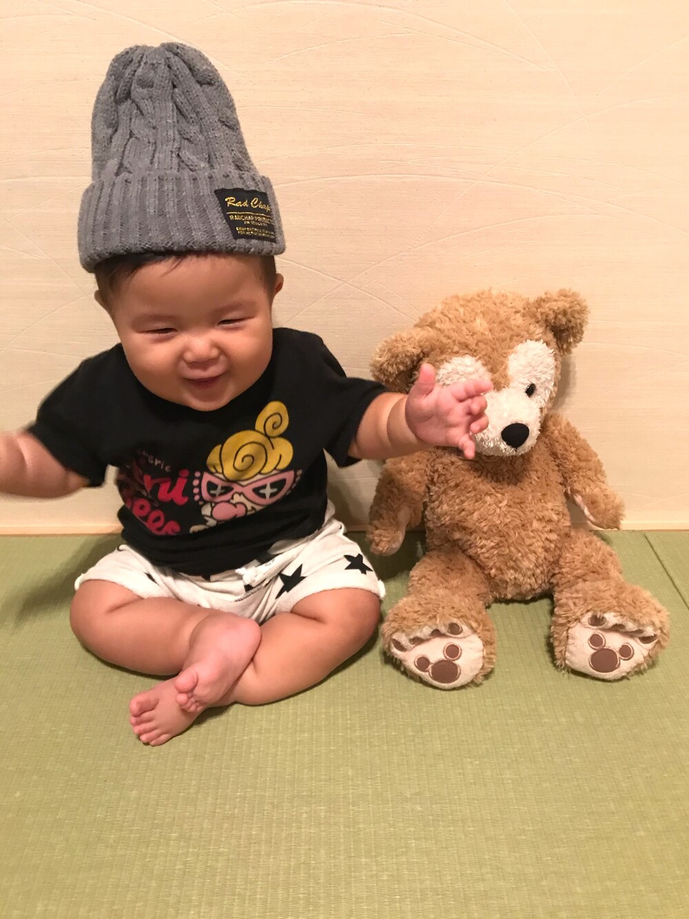 「秋コーデ、スポーツの秋、ベビーコーデ、おさがり、プティマイン、０歳、あかちゃんコーデ、おとこのこ、ヒスミニ、RADCHAP」｜「HYSTERIC MINIのアイテム（Tシャツ/カットソー、ブラック系）」を使った、swan◡̈⃝ rkaさん（キッズ・60cm）の秋コーディネートの1枚目の写真