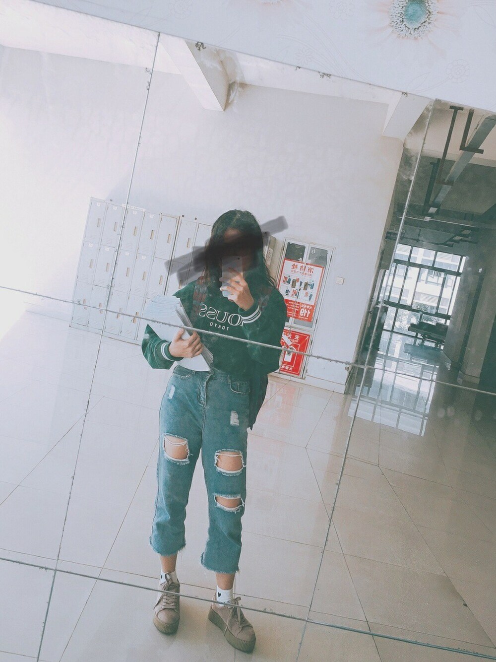 「秋のコーデ、school」｜「MOUSSYのSW LOGO SHORT LENGTH POJ（スウェット、ブラック系）」を使った、AriesCさん（レディース・161cm）の秋コーディネートの1枚目の写真