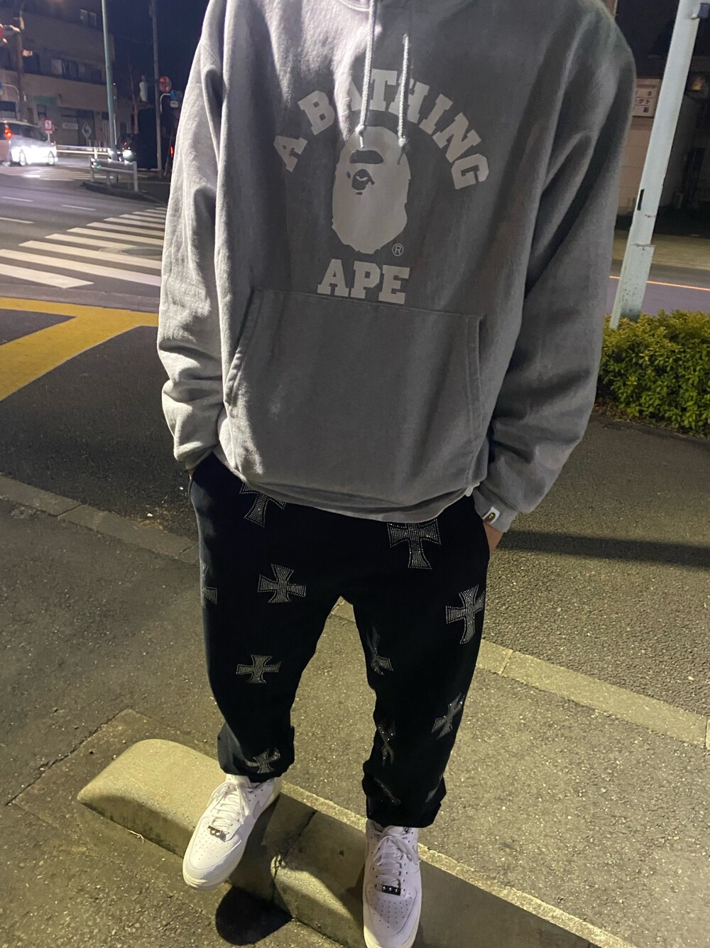 「シンプル、おしゃれさんと繋がりたい、いいね、save、フォローお願いします🤑、スニーカー、NIKE、黒、チョコ色に染まれ、ブラック、ストリートMIX」｜「A BATHING APEのアイテム（パーカー、グレー系）」を使った、yumaさん（メンズ・183cm）の冬コーディネートの1枚目の写真