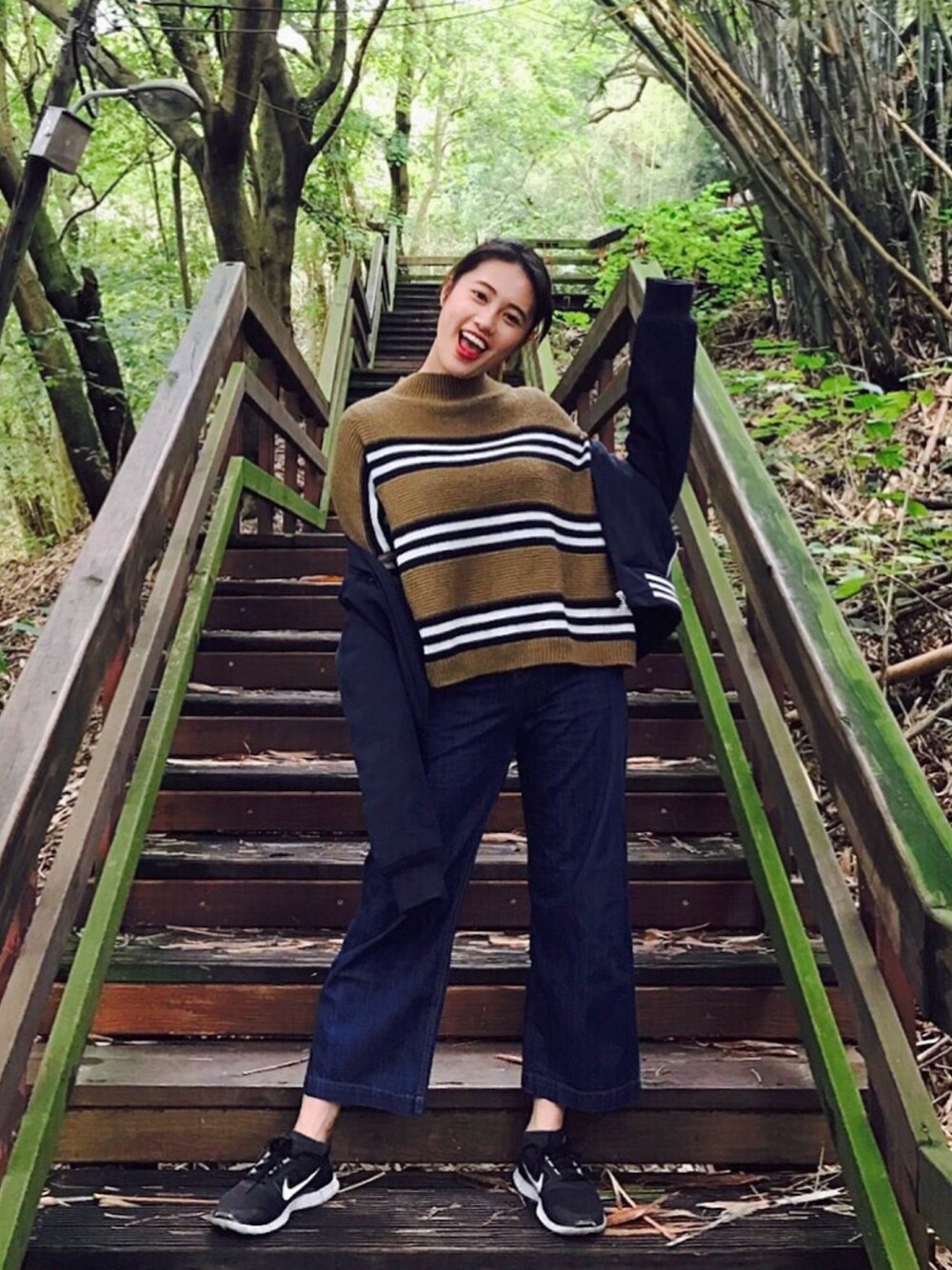 「sporty、ジーンズ、デニム」｜「NIKEのアイテム（スニーカー、ブラック系）」を使った、#HeidiStyleさん（レディース・161cm）の春コーディネートの1枚目の写真