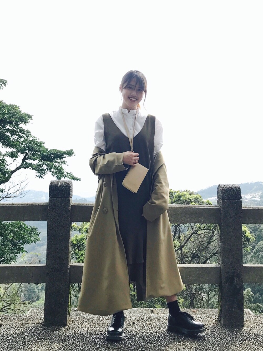 「トレンチコート、ootd、EMODA」｜「Dr. Martensのアイテム（ブーツ、ブラック系）」を使った、#HeidiStyleさん（レディース・161cm）の春コーディネートの1枚目の写真