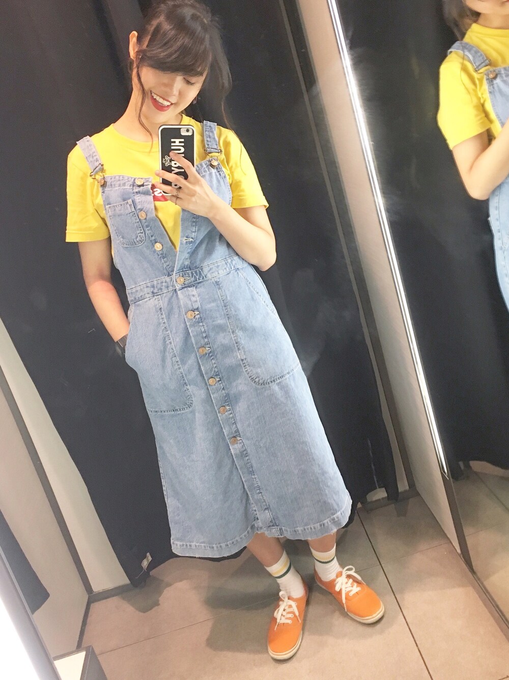 「moussy、オーバーオール、デニム、カジュアル、VANS、スニーカー、ソックス、スカート、girl」｜「MOUSSYのearly moussy TSJ Ⅲ（Tシャツ/カットソー、イエロー系）」を使った、#HeidiStyleさん（レディース・161cm）の夏コーディネートの1枚目の写真