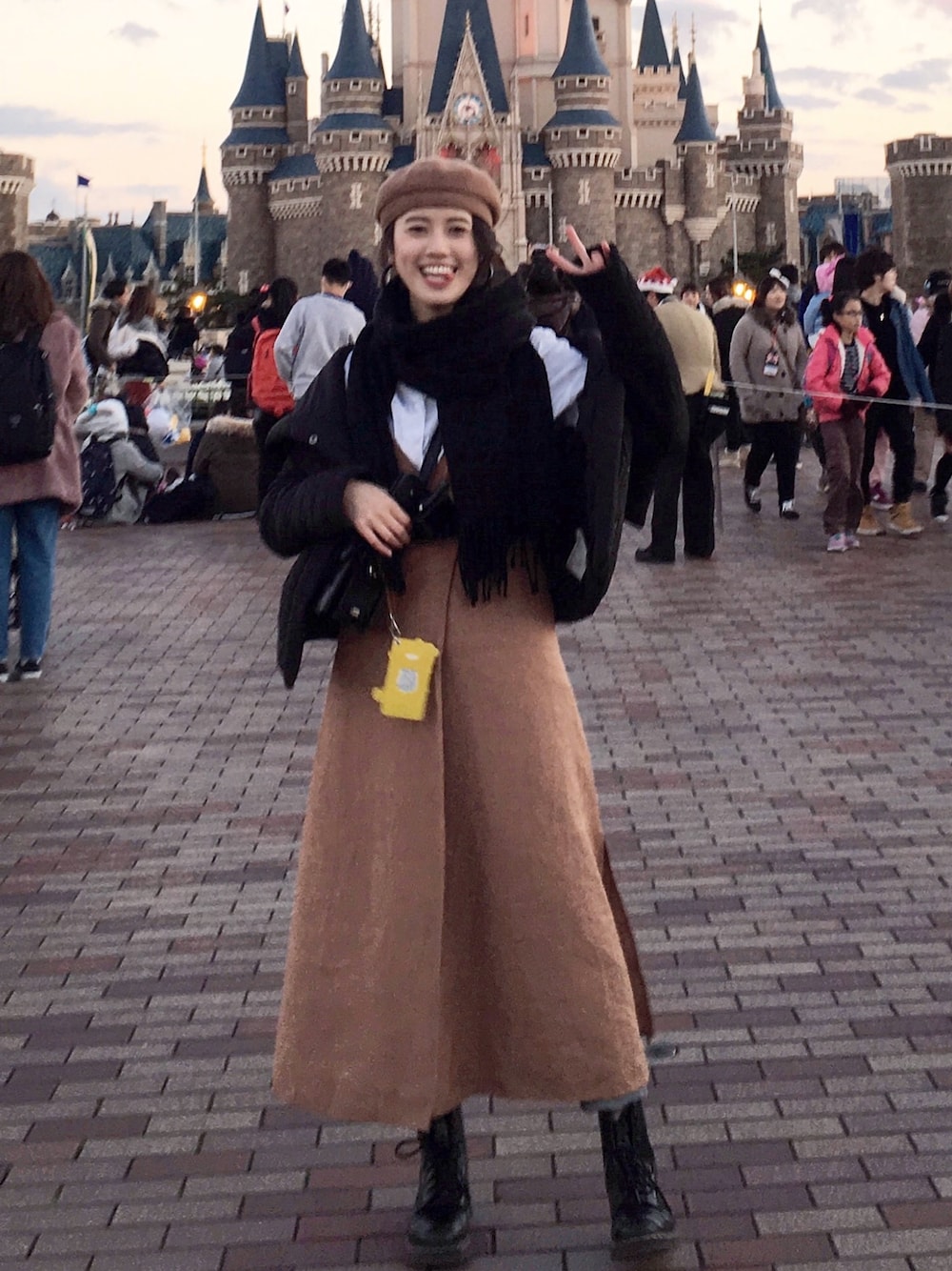 「Dr. MartensのDr. Martens 1460 Worn Broken Boot（ブーツ、ブラック系）」を使った、#HeidiStyleさん（レディース・161cm）の冬コーディネートの1枚目の写真
