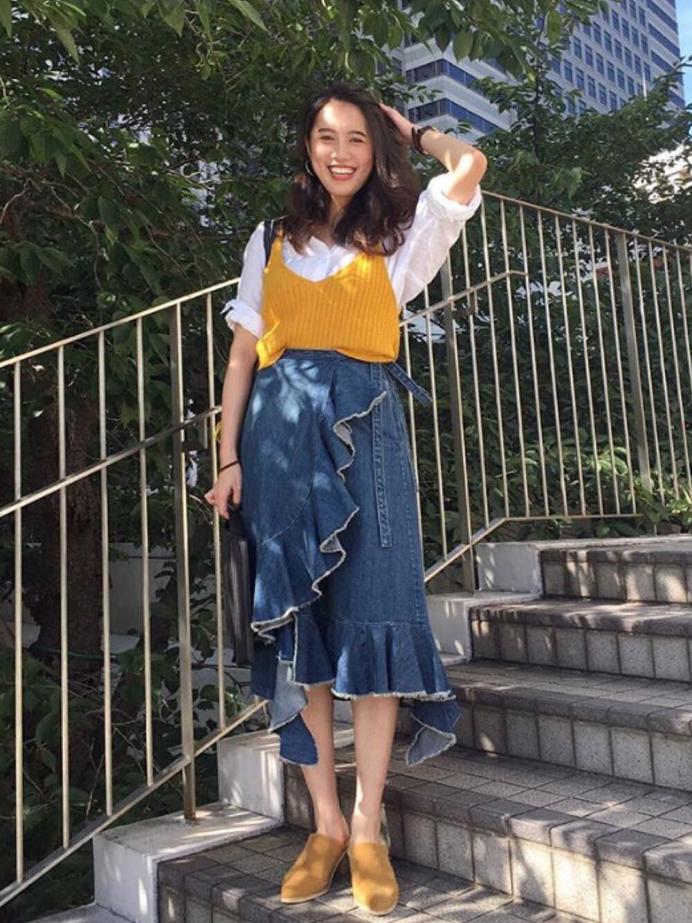「UNIQLOのアイテム（デニムスカート、ブルー系）」を使った、#HeidiStyleさん（レディース・161cm）の秋コーディネートの1枚目の写真