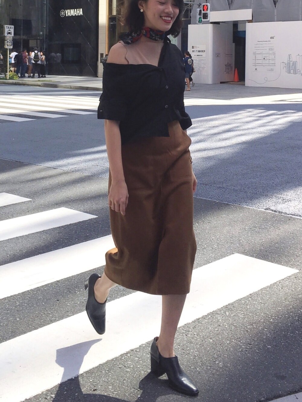「シンプルコーデ、大人コーデ、ootd、ブラウンコーデ、通勤コーデ、タイトスカート」｜「23区のCOMPLESSED SMOOTH タイトスカート（スカート、ブラウン系）」を使った、#HeidiStyleさん（レディース・160cm）の夏コーディネートの1枚目の写真