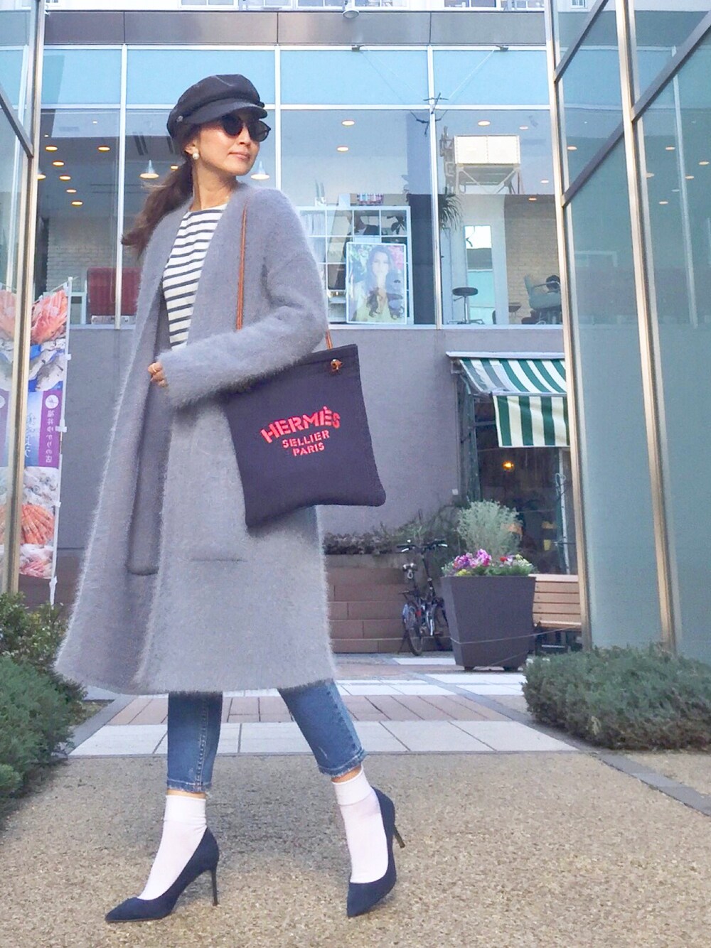 「ワントーンコーデ、AZULbymoussy、moussy、ZARA、オトナカジュアル、プチプラコーデ、デニムスタイル、ママコーデ、ボーダー、マリンキャップ」｜「AZUL by moussyの度詰め天竺前後ラウンドネック長袖PO（Tシャツ/カットソー、ホワイト系）」を使った、Honey_conaさん（レディース・164cm）の冬コーディネートの1枚目の写真