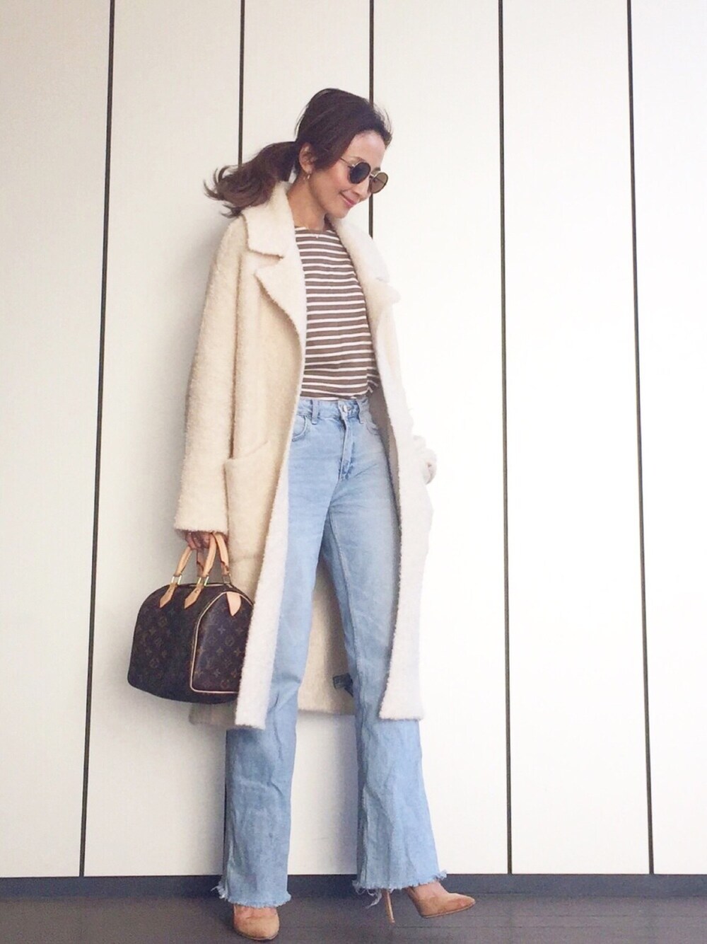 「オトナカジュアル、ボーダー、プチプラコーデ、デニムパンツ、ZARA、ルイヴィトン、ブラウンコーデ、ママコーデ、カジュアル、ワイドデニム」｜「ZARAのアイテム（カーディガン/ボレロ、ベージュ系）」を使った、Honey_conaさん（レディース・164cm）の冬コーディネートの1枚目の写真