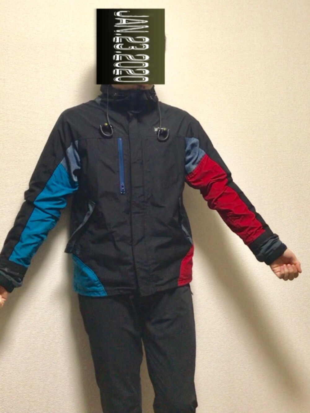「雨の日コーデ、おしゃれさんと繋がりたい、MANASTASH、マウンテンパーカー」｜「MANASTASHのアイテム（マウンテンパーカー、ブラック系）」を使った、こじゃれ山さん（メンズ・183cm）の冬コーディネートの1枚目の写真