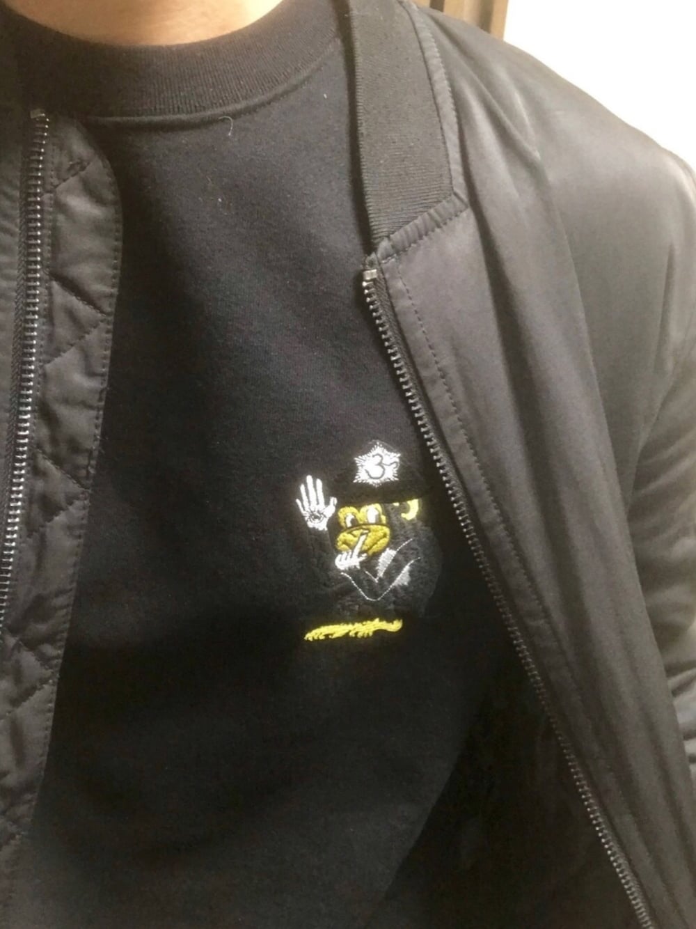 「Paul Smith、スウェット、おしゃれさんと繋がりたい」｜「Paul Smithのアイテム（スウェット、ブラック系）」を使った、こじゃれ山さん（メンズ・183cm）の冬コーディネートの1枚目の写真