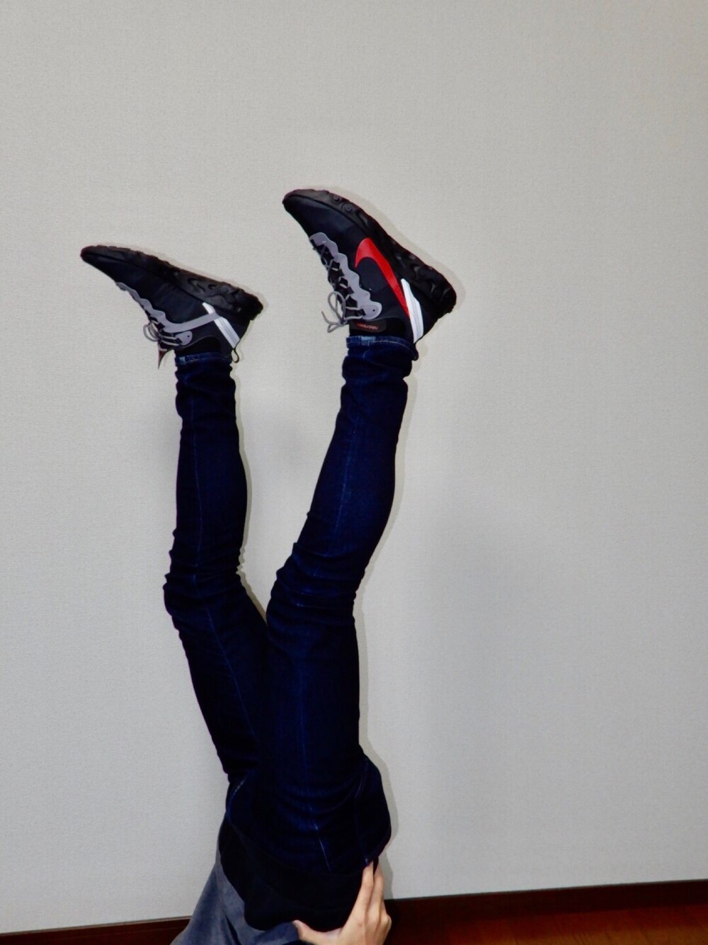 「おしゃれさんと繋がりたい、スニーカー、スニーカーコーデ、nikeid、NIKE、ナイキ、ナイキスニーカー、element、エレメント」｜「NIKEのアイテム（スニーカー、ブラック系）」を使った、こじゃれ山さん（メンズ・183cm）の春コーディネートの1枚目の写真