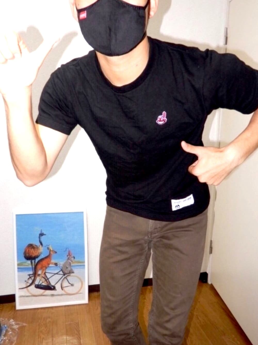 「夏コーデ、Tシャツ、Majestic、CHROME、マスク、マスクコーデ、シンクロコーデ、休日スタイル、おしゃれさんと繋がりたい、シンプルコーデ」｜「MAJESTICのアイテム（Tシャツ/カットソー、ブラック系）」を使った、こじゃれ山さん（メンズ・183cm）の夏コーディネートの1枚目の写真