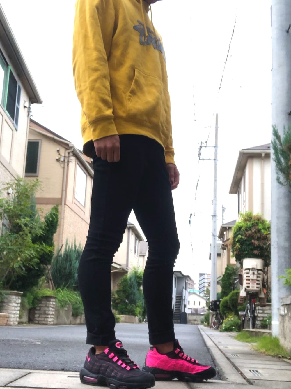 「パーカー、黒スキニー、冬」｜「NIKEのアイテム（スニーカー、ブラック系）」を使った、ゆーすけさん（メンズ・172cm）の秋コーディネートの1枚目の写真