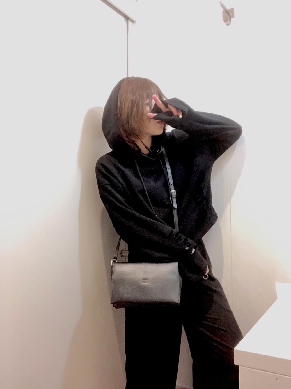 「EGOISTのダメージ裏毛フードパーカー／スウェット（パーカー、ブラック系）」を使った、Raccoonさん（レディース・154cm）の冬コーディネートの1枚目の写真