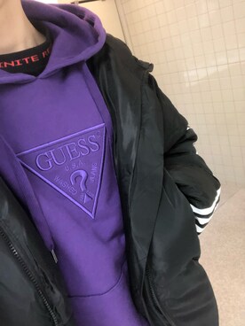 「Guess（ゲス）のアイテム（パーカー）」を使った、appleんさん（メンズ・174cm）の冬コーディネート