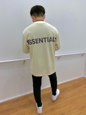 「FOG ESSENTIALS（エフオージーエッセンシャルズ）のアイテム（Tシャツ/カットソー、ベージュ系）」を使った、tsuntaさん（メンズ・161cm）の冬コーディネート