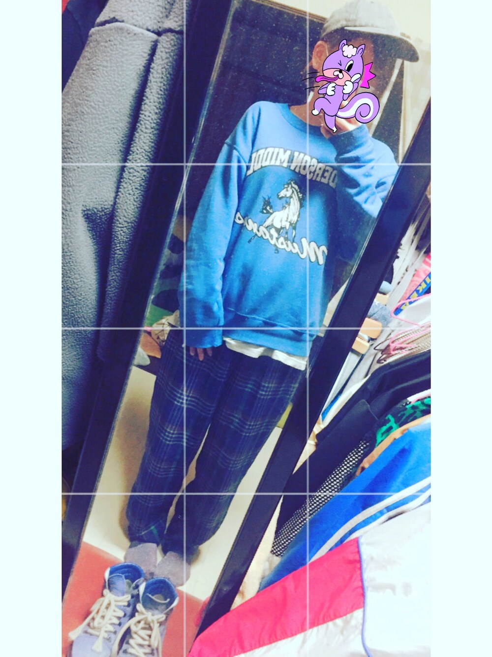 「古着、古着屋、古着コーデ、used、working style」｜「usedのアイテム（スウェット、ブルー系）」を使った、ueさん（レディース・160cm）の春コーディネートの1枚目の写真