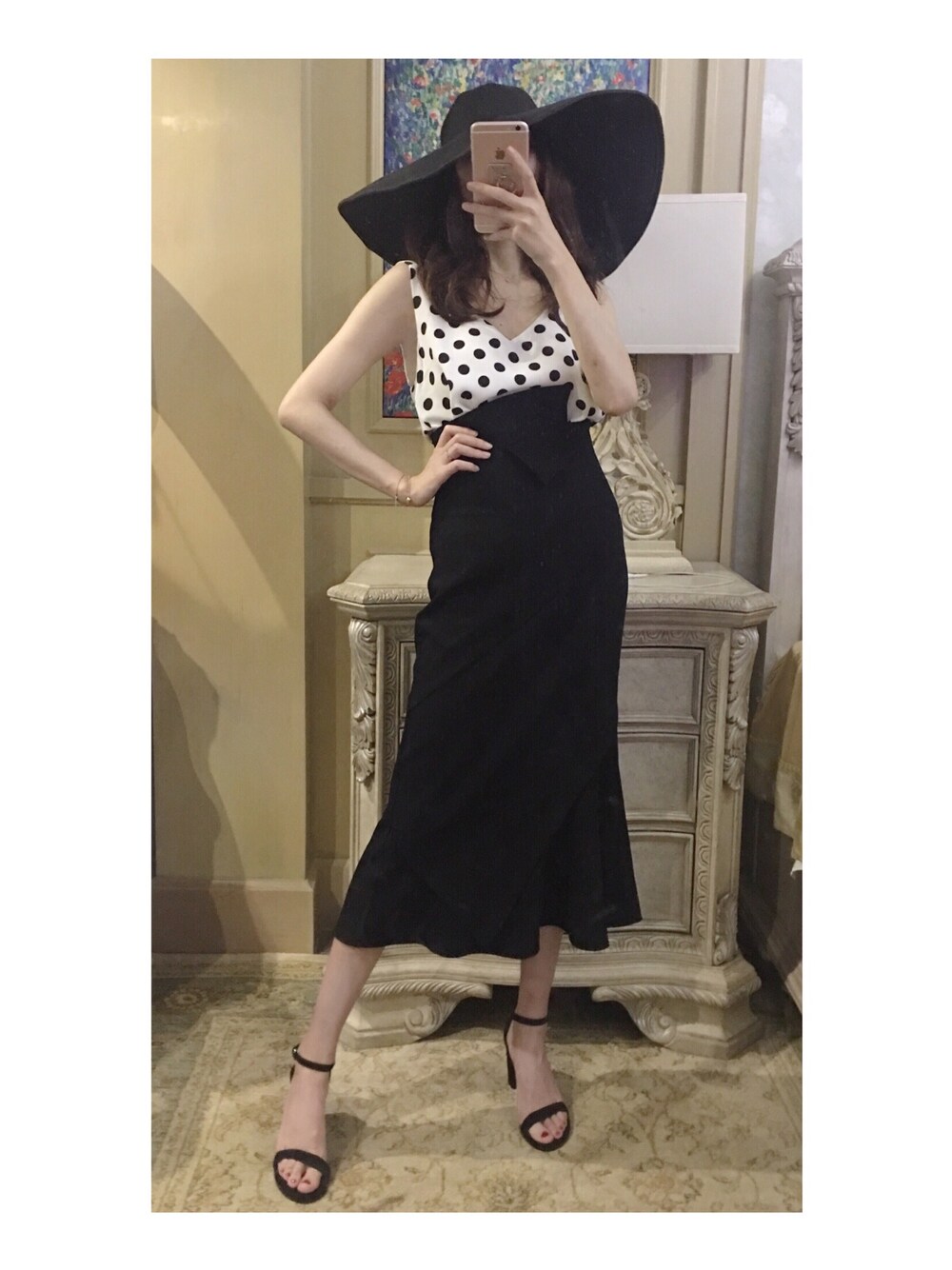 「STUART WEITZMANのアイテム（サンダル、ブラック系）」を使った、Buttercannotflyさん（レディース・163cm）の夏コーディネートの1枚目の写真
