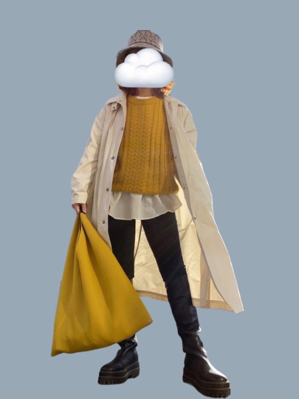 「ロングコート、UNIQLO、黒スキニー、黄色、ロングブーツ、バケットハット、UNIQLO U、MM6、低身長」｜「MM6 Maison MargielaのMM6 Maison Margiela ジャパニーズクラシックバッグ（トートバッグ、イエロー系）」を使った、六さん（レディース・148cm）の冬コーディネートの1枚目の写真