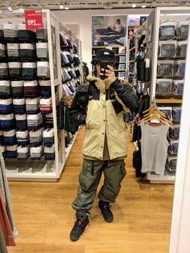 「oversize」｜「アイテム（マウンテンパーカー）」を使った、RoxsoulLeeさん（メンズ・170cm）の冬コーディネート