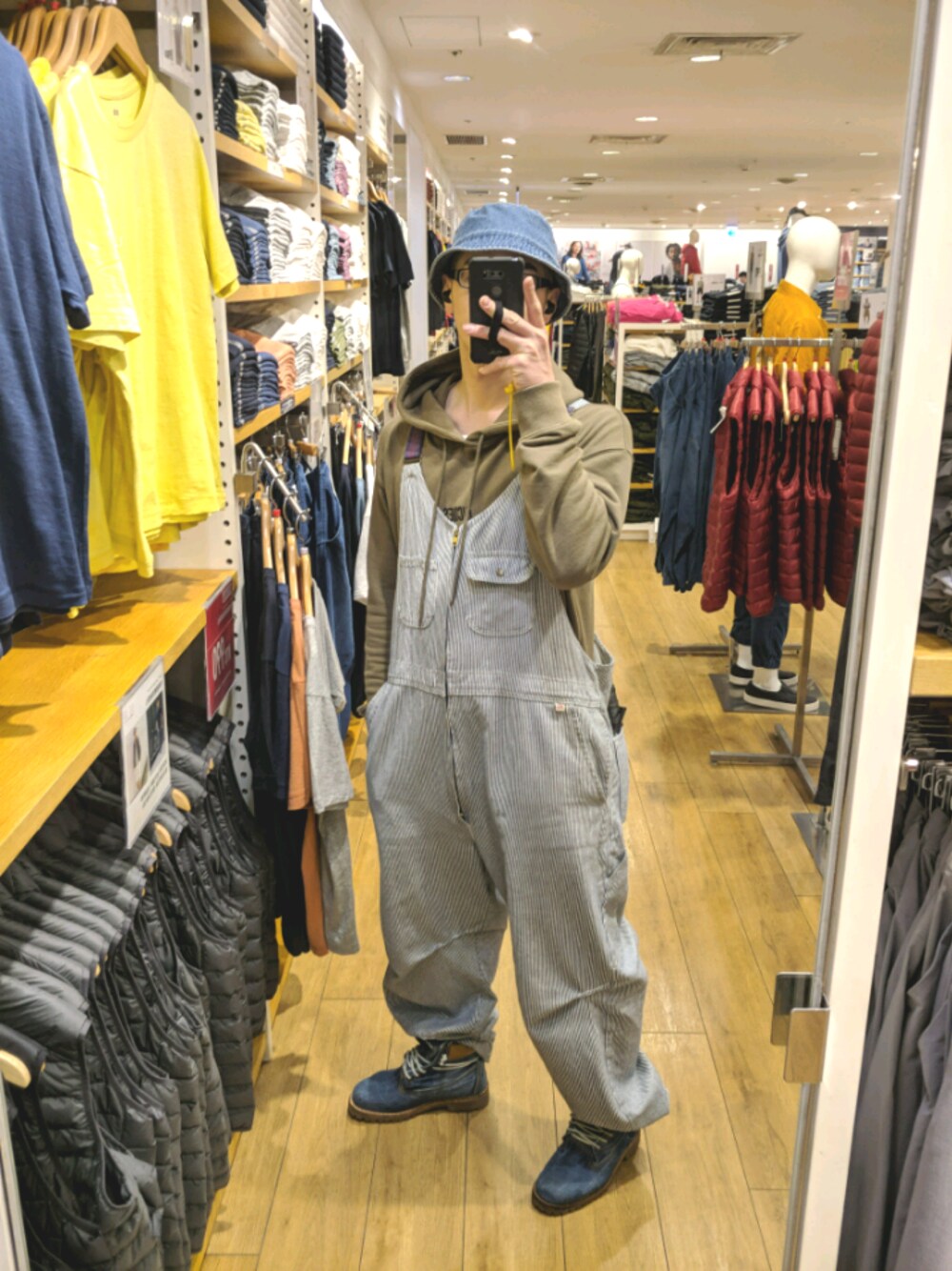 「overall、oversize、Timberland、NEWHATTAN、Dickies」｜「newhattanのアイテム（ハット、ブルー系）」を使った、RoxsoulLeeさん（メンズ・170cm）の冬コーディネートの1枚目の写真