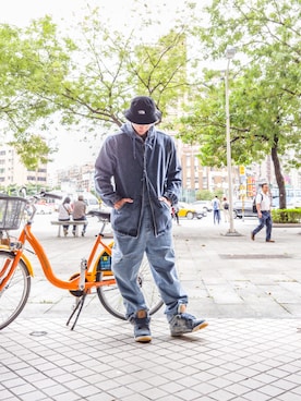 「Levis」｜「アイテム（サロペット/オーバーオール）」を使った、RoxsoulLeeさん（メンズ・170cm）の秋コーディネート