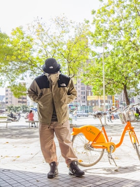 「oversize」｜「アイテム（マウンテンパーカー）」を使った、RoxsoulLeeさん（メンズ・170cm）の秋コーディネート