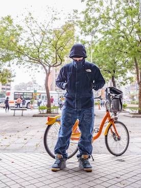 「carhartt」｜「アイテム（マウンテンパーカー）」を使った、RoxsoulLeeさん（メンズ・170cm）の秋コーディネート