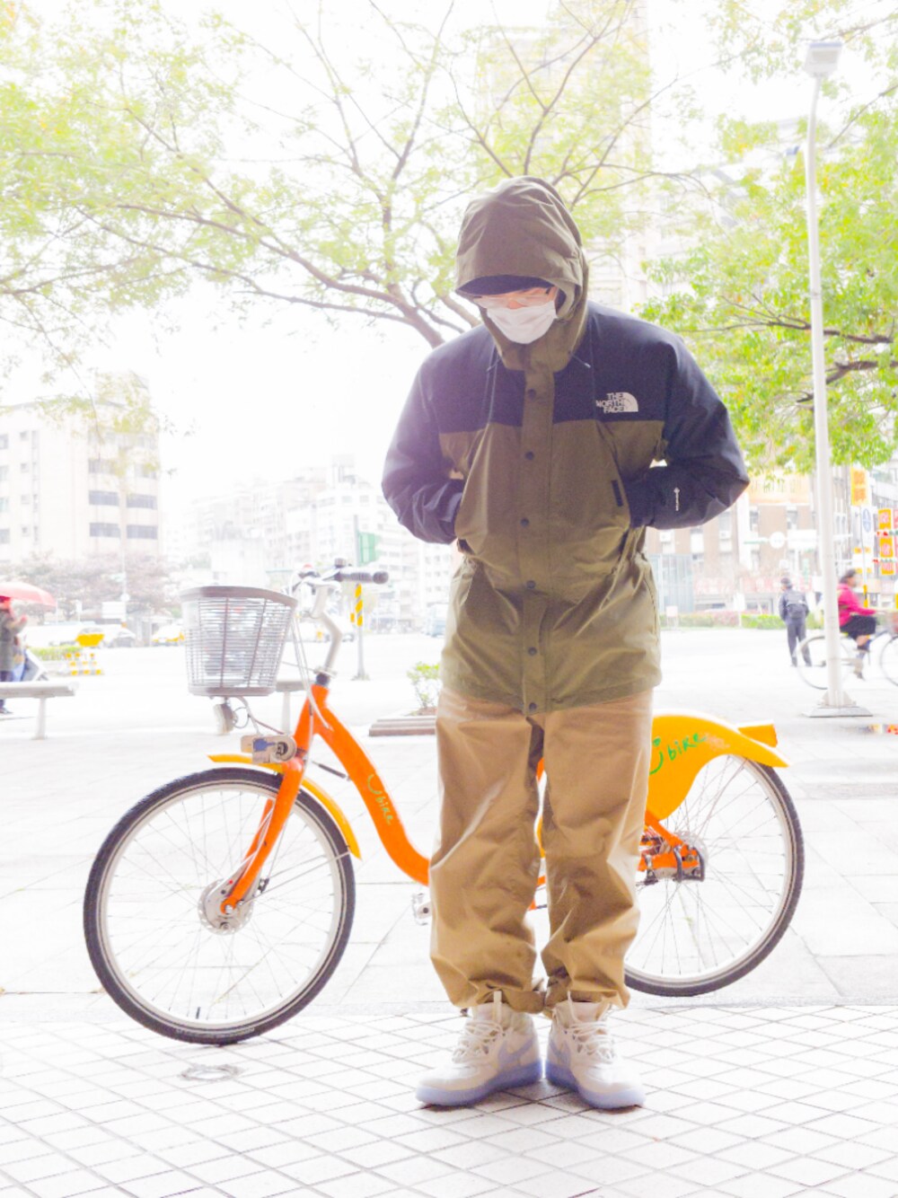 「THE NORTH FACE、NIKE、FR2、GORE-TEX」｜「THE NORTH FACE PURPLE LABELのアイテム（チノパンツ、ベージュ系）」を使った、RoxsoulLeeさん（メンズ・170cm）の冬コーディネートの1枚目の写真