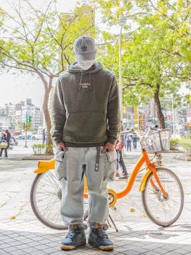 「FR2」｜「アイテム（キャップ）」を使った、RoxsoulLeeさん（メンズ・170cm）の冬コーディネート