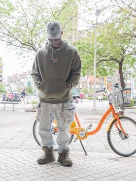 「FR2」｜「アイテム（キャップ）」を使った、RoxsoulLeeさん（メンズ・170cm）の春コーディネート