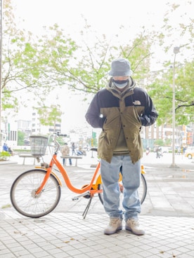 「AIR FORCE 1」｜「アイテム（マウンテンパーカー）」を使った、RoxsoulLeeさん（メンズ・170cm）の春コーディネート