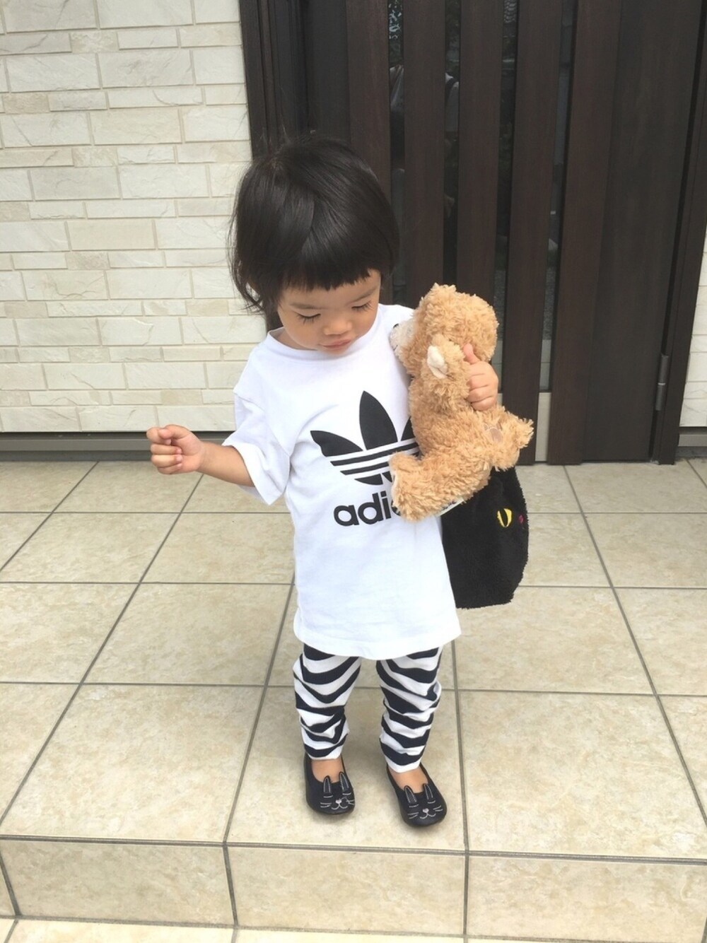 「女の子、キッズコーデ、白Tシャツ、レギンス、レギパン、ボーダー、バレエシューズ、アディダス、オーバーサイズ、集まれ！北関東キッズ★」｜「adidasの【adicolor】 Tシャツ [TREFOIL TEE]（Tシャツ/カットソー、ホワイト系）」を使った、Suikaaさん（キッズ・80cm）の夏コーディネートの1枚目の写真