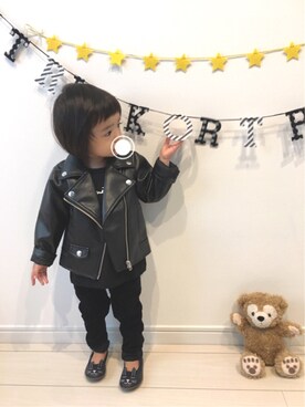 「黒Tシャツ」｜「アイテム（ライダースジャケット）」を使った、Suikaaさん（キッズ・80cm）の秋コーディネート