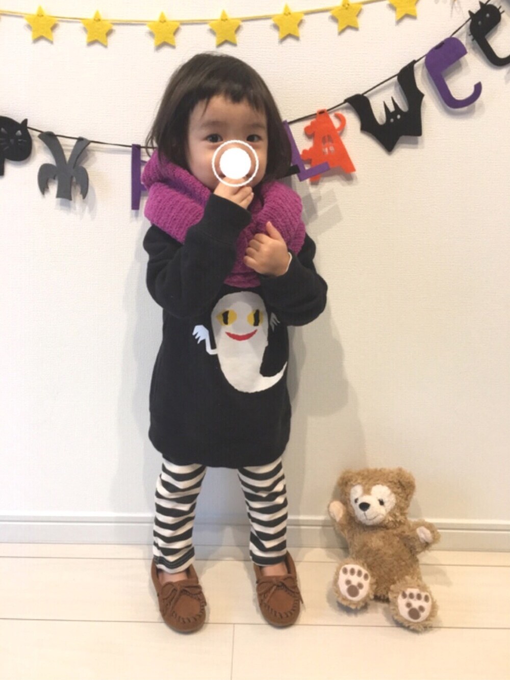 「wearhalloween2017、スウェット、おばけ、ボーダー、レギンス、パンツスタイル、モカシン、スヌード、ピンク、集まれ！北関東キッズ★」｜「SPACEのねないこだれだ　おばけスウェット（スウェット、ブラック系）」を使った、Suikaaさん（キッズ・80cm）の秋コーディネートの1枚目の写真