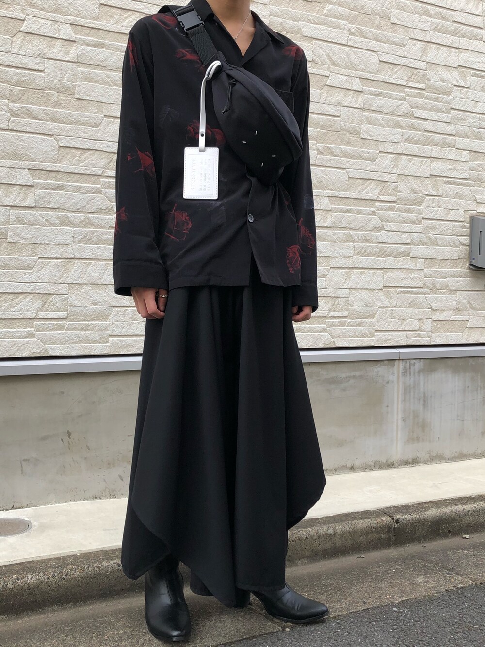 「シンプルコーデ、カジュアルコーデ、夏コーデ、ootd、LAD MUSICIAN、Maison Martin Margiela、オールブラック、いいね、save、フォローお願いします🤑、スニーカーコーデ」｜「LAD MUSICIANのアイテム（シャツ/ブラウス、ブラック系）」を使った、ちさん（メンズ・165cm）の夏コーディネートの1枚目の写真