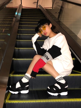 「スポサン」｜「アイテム（スウェット）」を使った、RINAさん（レディース・153cm）の春コーディネート