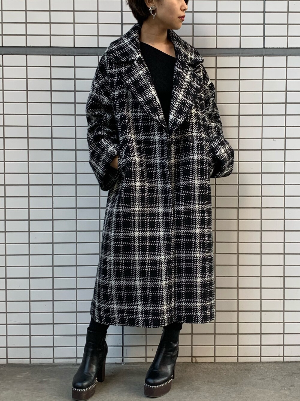 「ENVYM、envym_sendai、アウター、コート、チェック、チェックコート、ロングコート、低身長、仙台」｜「ENVYMのチェックオーバーサイズＣＴ（その他アウター、ブラック系）」を使った、RINAさん（レディース・153cm）の秋コーディネートの1枚目の写真