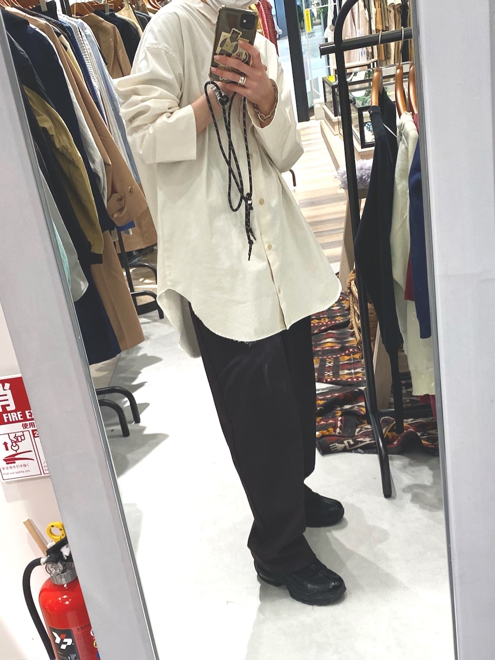 「パンツスタイル、シャツ、大人コーデ、ootd、CPCM、シルバーアクセサリー、着回しコーデ、春」｜「CEPIEのアイテム（シャツ/ブラウス、ホワイト系）」を使った、RINAさん（レディース・157cm）の春コーディネートの1枚目の写真