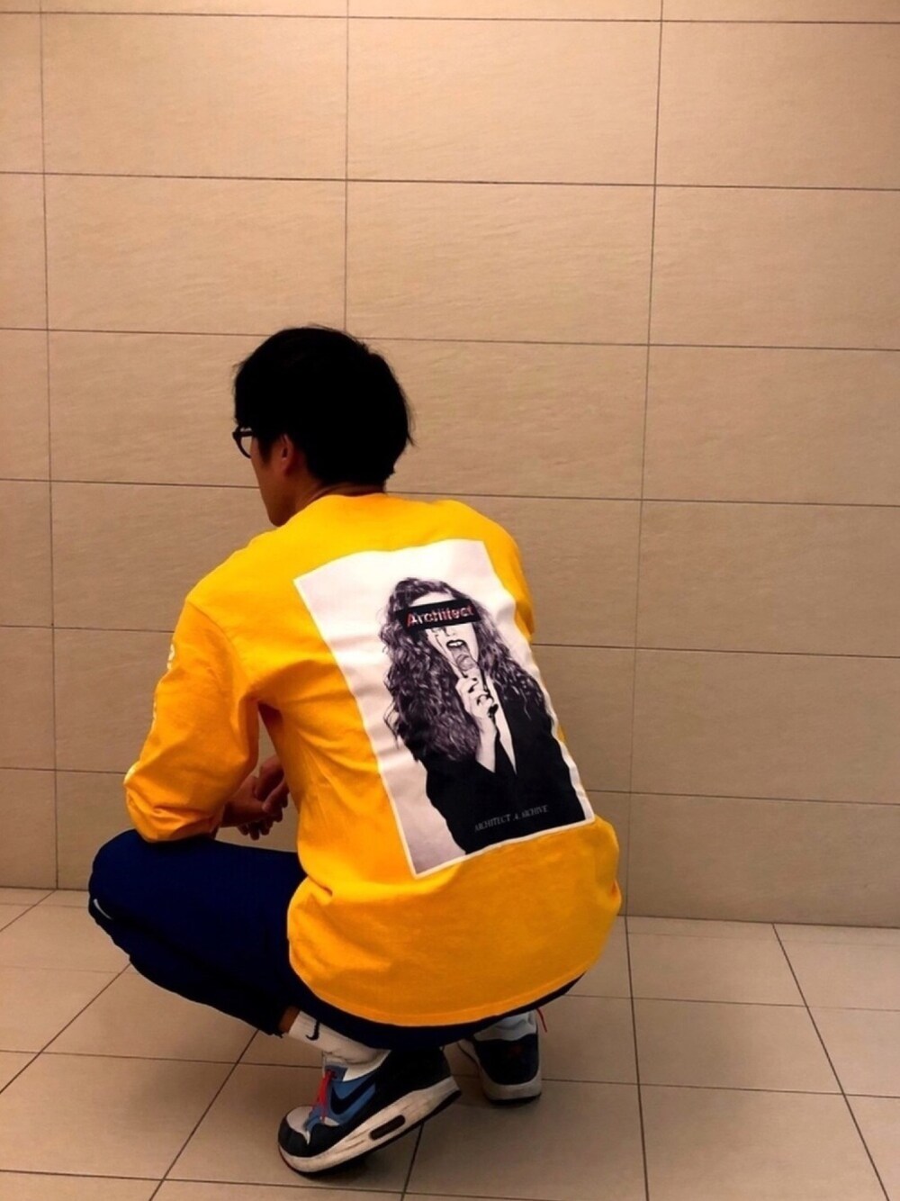「スポーツミックス、ロンT、A4A、トラックパンツ、ナイロンパンツ、スキニー、オーバーサイズ、イエロー、ブルー、ストリート」｜「A.4.Aの LHP SELECT A4A/エーフォーエー/ICE CREAM T-SHIRTS（Tシャツ/カットソー、イエロー系）」を使った、natsukiさん（メンズ・187cm）の秋コーディネートの1枚目の写真
