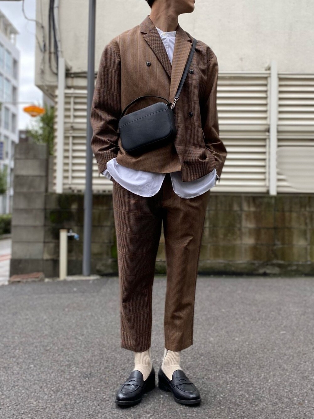 「大人カジュアル、革靴、秋のマイ旬スタイル、セットアップ、セットアップスタイル、チェックジャケット、ローファー、ジャケットスタイル、大人コーデ、きれいめカジュアル」｜「Barrettのアイテム（ローファー、ブラック系）」を使った、natsukiさん（メンズ・187cm）の秋コーディネートの1枚目の写真